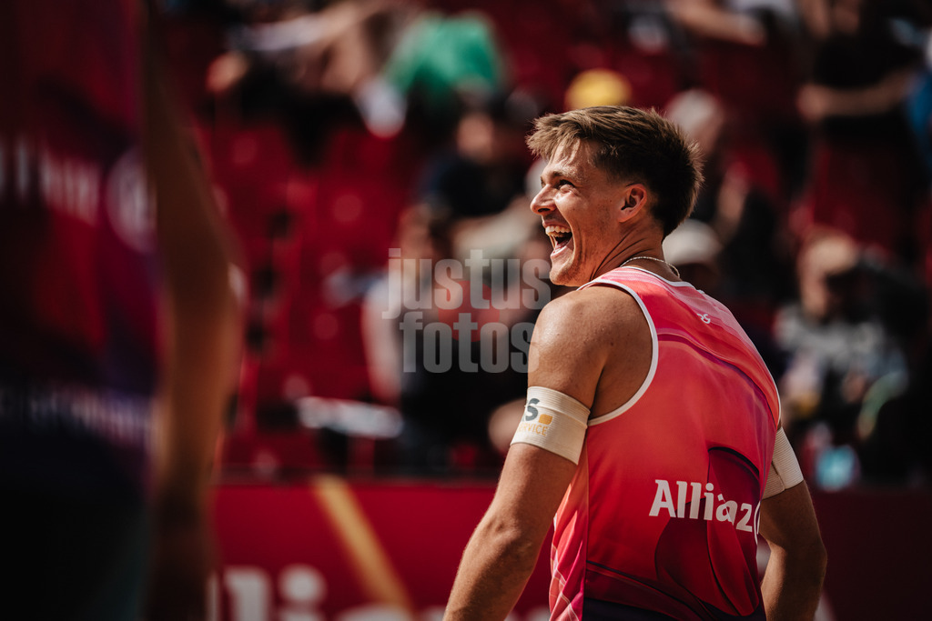 Beachvolleyball | Männer | Allianz German Beach Tour 2025 | Tourstop Berlin | 22.08.2025 | Luis Kubo freut sich