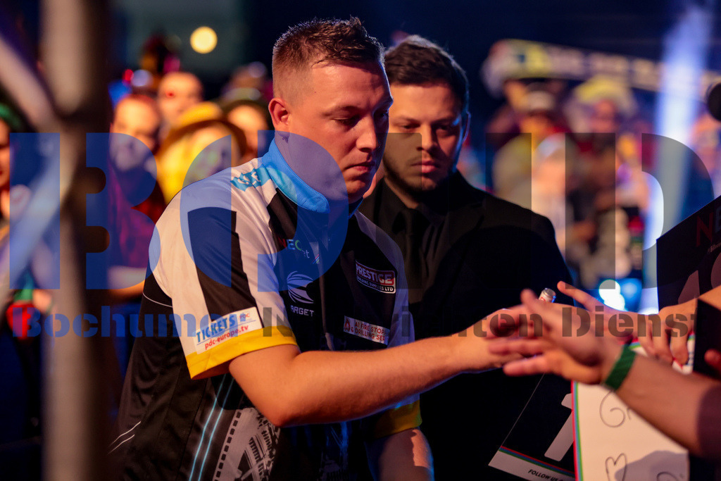 PDC European Darts Open 2024 | {headline}(Foto: Sebastian Sendlak / BOND) - Realisiert mit Pictrs.com