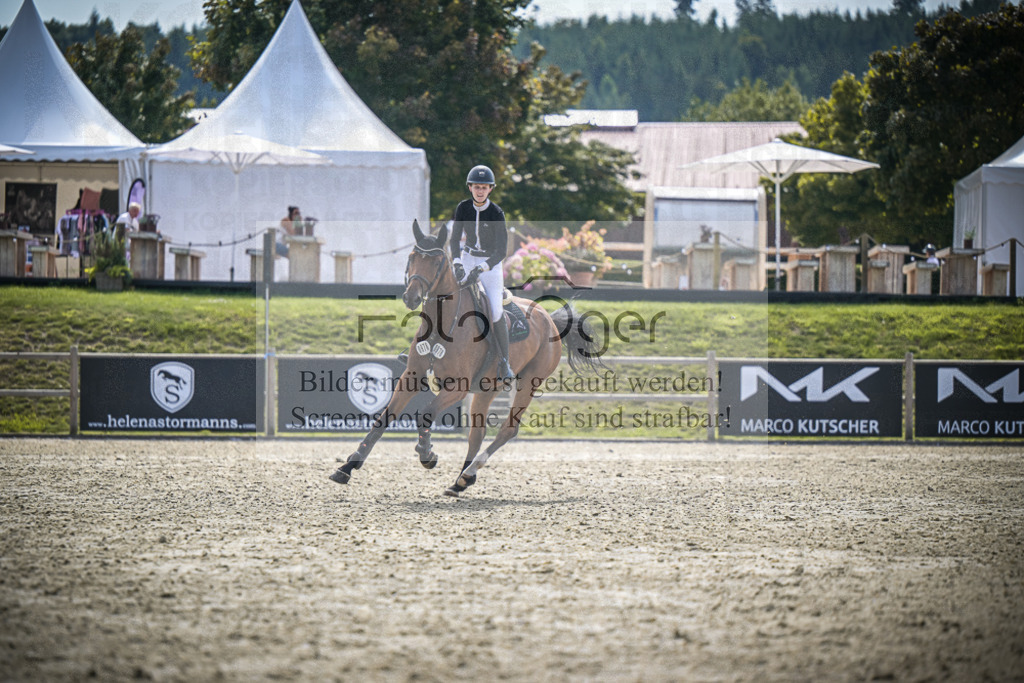 DOS_8272 | Entdecke hochwertige Reitturnierfotos von Foto Oger. Professionell, emotional und authentisch – jetzt Lieblingsmomente im Shop bestellen.Deutschlandweite Turnierfotografie. - Realisiert mit Pictrs.com