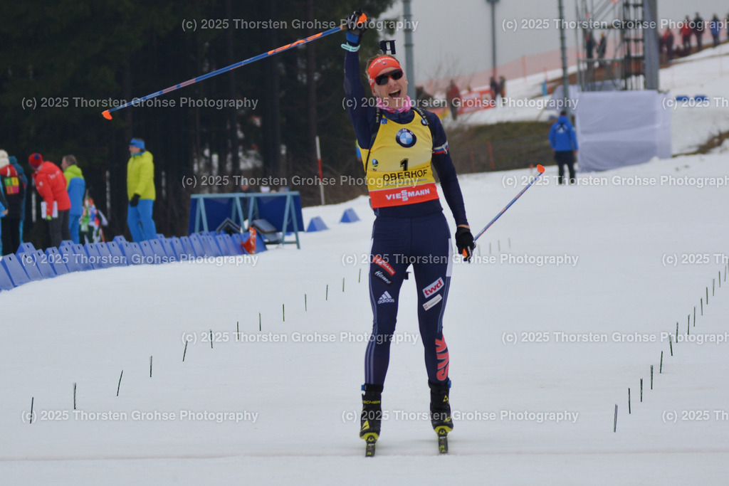 IBU WC Biathlon Oberhof 2018 | KUZMINA Anastasiya (SVK) im Ziel (Platz 1); IBU WC Biathlon Oberhof 2018, 10 km Verfolgung der Frauen am 06.01.2018 in der DKB Ski Arena in Oberhof, (Deutschland) - Realisiert mit Pictrs.com