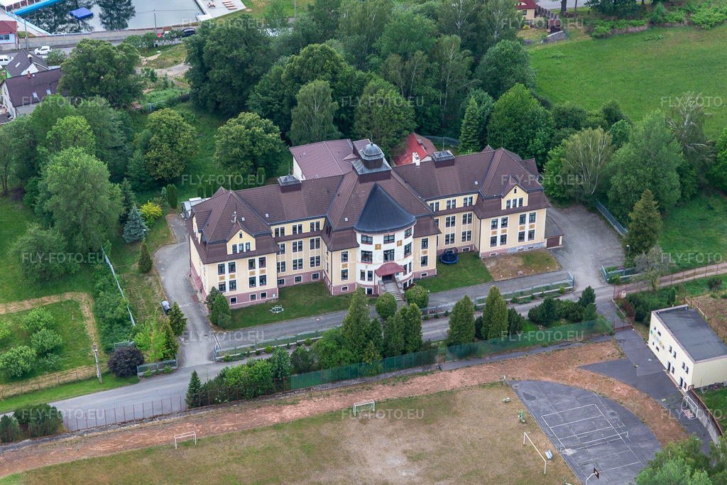 Vue aérienne: École 