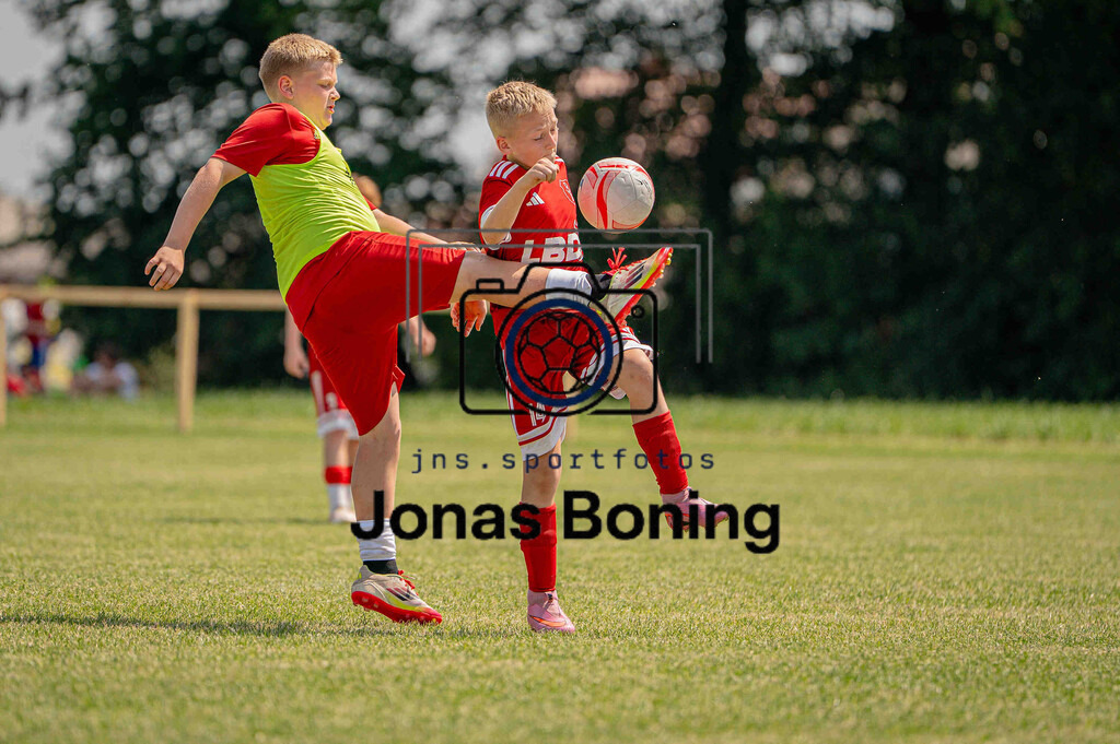 Fußball I E-Junioren I Saison 2025-2026 I OM-Cup Lüsche I Sonntag  I 24298 | jns.sportfotos - Realisiert mit Pictrs.com