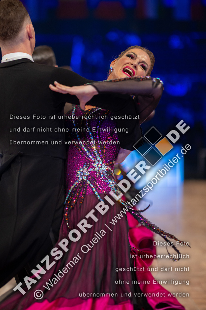 20251206-01423 | Hier finden Sie Tanz Bilder vom Latein und Standard Formationen tanzen. Sportbilder vom Tanzsport. Schöne Fotos und von Weltmeisterschaft, Europameisterschaft, Bundesliga, Regionalliga, Oberliga und Landesliga sowie von GOC Stuttgart, DanceComp, WM Bremen