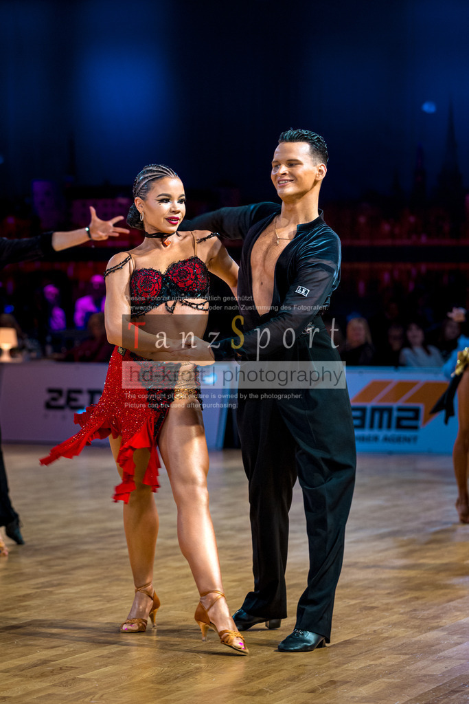 20251213_Baltic-GP_1895-2 | Tanzsportbilder, Standardtanz, Lateintanz, WDSF, DTV, LTVB, dancecomp, goc, hessen tanzt, blaues band der spree, walzer, tango, wiener walzer, slowfox, quickstepp, samba, rumba, cha-cha-cha, paso doble. jive, hd-kroft photography, turniertanzsport