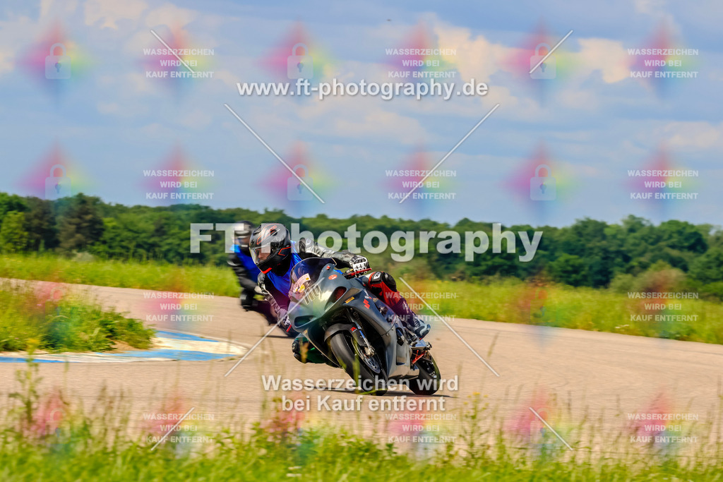 MotoTeam-0665 | Hier findet Ihr Bilder von Touristenfahrten auf der Nürburgring Nordschleife oder von anderen Veranstaltungen die ich besucht habe. Viel Spass beim Durch Schauen 