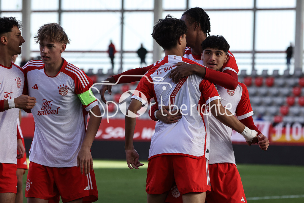 FC Bayern München U19 - TSG 1899 Hoffenheim U19 | Jubel nach dem Treffer zum 1-o fuer den FC Bayern durch Emirhan DEMIRCAN (FCB #11) / Torschuezte / Tor / Freude / Happy