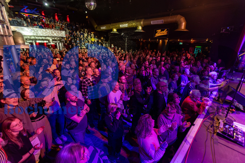 SES_GBAZEC20241227-88 | bond - Realisiert mit Pictrs.com