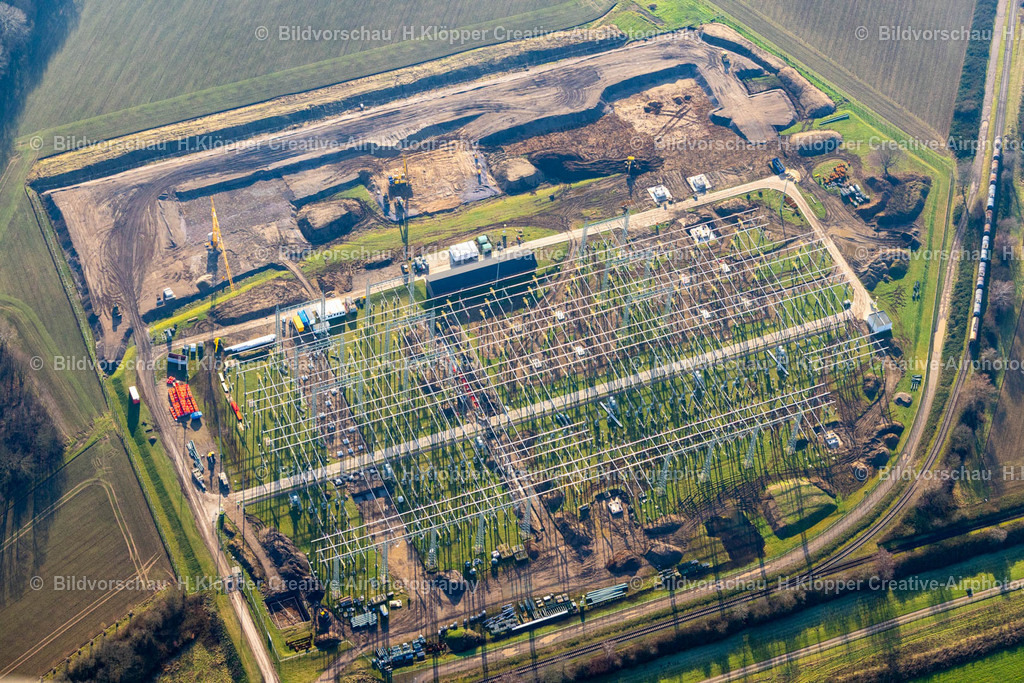 Luftbild Krefeld-8595 | Luftbildfotografie Baustellen- Gelände zur Erweiterung des Umspannwerkes zur Spannungs- Wandlung und elektrischen Strom- Versorgung an der Straße Charlottering in Krefeld im Ruhrgebiet im Bundesland Nordrhein-Westfalen, Deutschland - Realisiert mit Pictrs.com