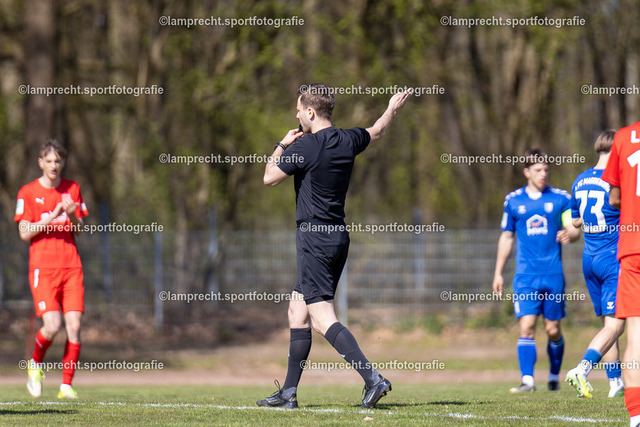 Fußball I Junioren I Saison 2025-2026 I DFB-Nachwuchsliga I 8. Spieltag I JFV Lübeck - 1. FC Magdeburg 16 | Tom Holsten (Schiedsrichter) - Realisiert mit Pictrs.com