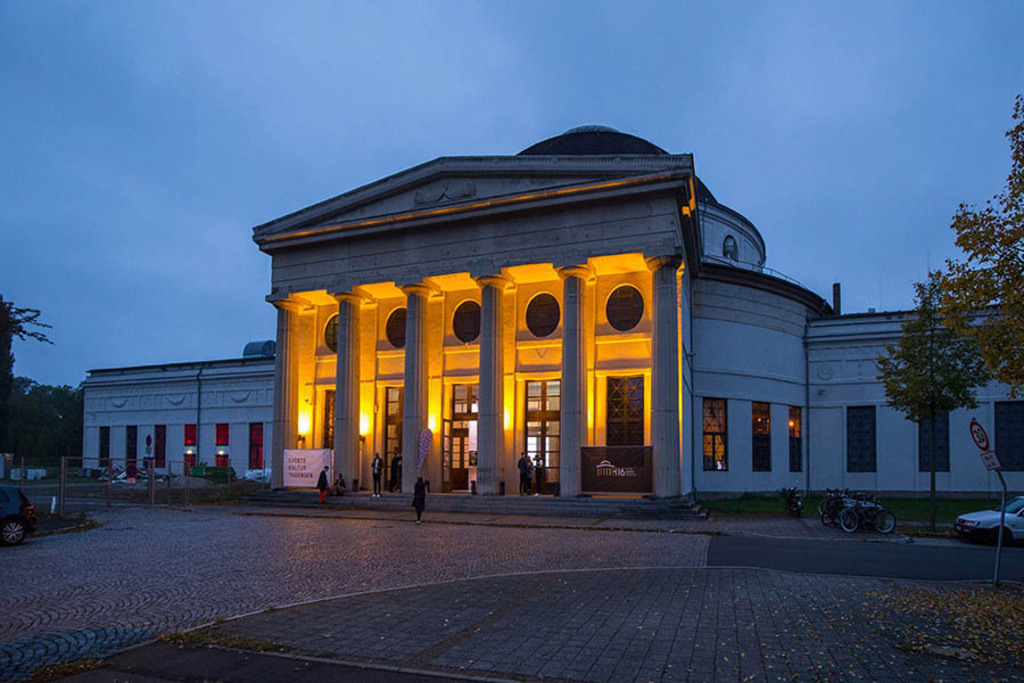 Alte Messe - Halle 16 | Entdecke über 20 Kategorien Leipzig-Motive: Foto-Downloads, hochwertige Poster, Leinwand- & Fine-Art-Prints. Jetzt Lieblingsfoto im Bildlexikon Leipzig Shop bestellen!