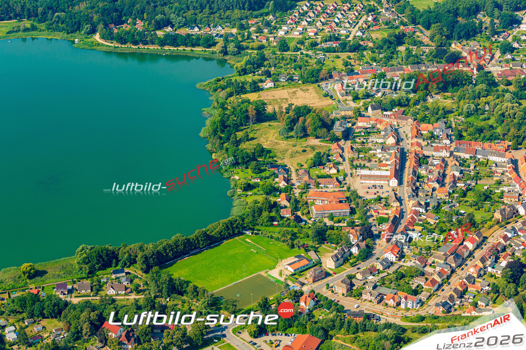 Warin Bild- Das Luftbild wurde 2025 vom UL-Flugzeug heraus erstellt ( keine Drohne bzw. Drohnenaufnahme ) - Hochauflösende Luftaufnahme -Nicht vergleichbar mit Google Maps oder Satelittenbilder- Die Geschenkidee !Mit Lizenz und Bildrechte bestellbar - CC