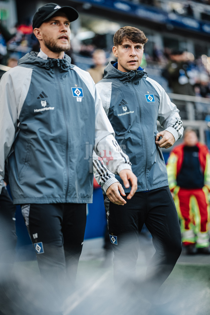 Fußball | Männer | Saison 2024/2025 | 2. Fußball-Bundesliga | 11. Spieltag | Hamburger SV vs. 1. FC Nürnberg | 03.11.2024 | v.l. Rene Wagner und Loic Fave (beide HSV)