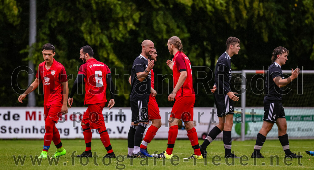 2023-08-27_005_TSV_Steinhoering_gegen_FC_Ebersberg | Steinhöring, Deutschland, 27.08.2023:
Fußball, Kreisklasse 2023 / 2024, 2. Spieltag, TSV Steinhöring gegen FC Ebersberg, Endergebnis: 2:0

Thomas Rotherbl (TSV Steinhöring, #7), Johannes Krickhahn (FC Ebersberg, #2), Sebastian Lang (TSV Steinhöring, #5), Kilian Asböck (TSV Steinhöring, #4)

Foto: Christian Riedel / fotografie-riedel.net