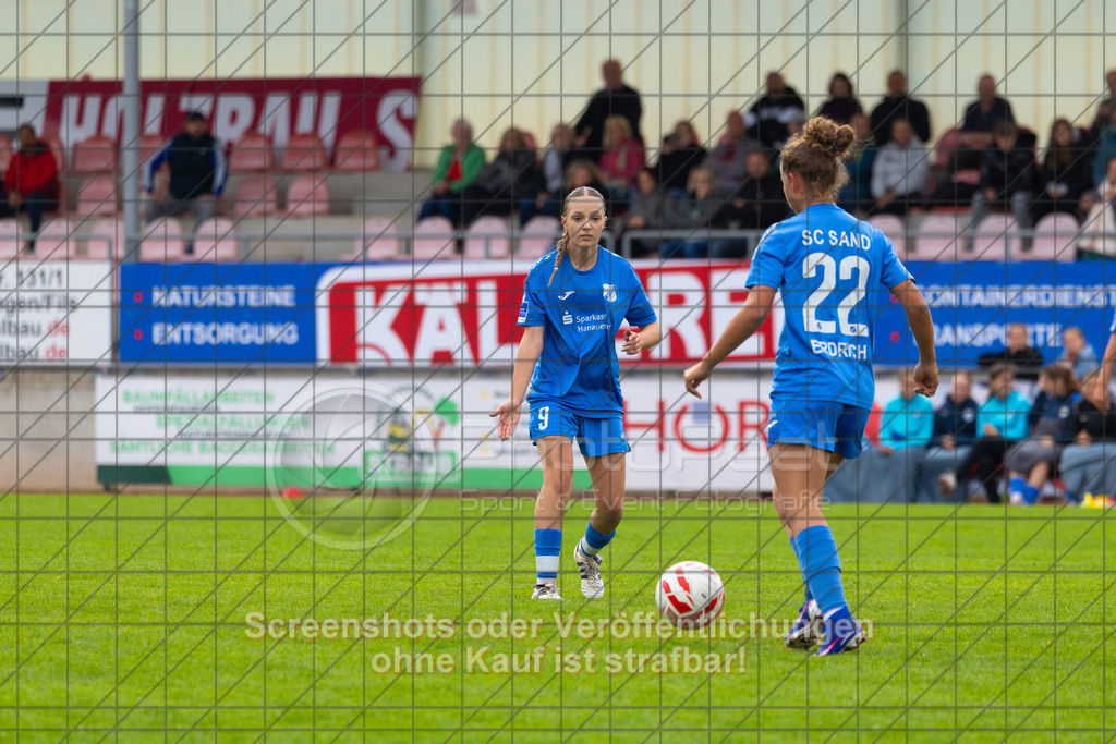 20261010_144314_0714_(c)_by_PhotoPeet | #,1.FC Donzdorf (schwarz) vs. SC Sand (blau), Fußball, EnBW-Oberliga B -Juniorinnen, 05. Spieltag, Saison 2026/2027, Rasenplatz Lautertal Stadion, Süßener Straße 16, 73072 Donzdorf, 10.10.2026 - 14:00 Uhr,Foto: PhotoPeet / Sport- &amp; Eventfotografie / Peter Harich