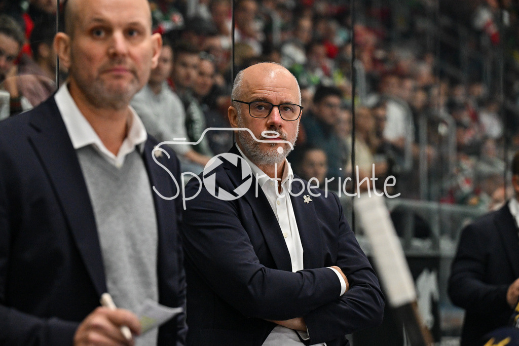 Augsburger Panther - Iserlohn Roosters | im Bild Stefan NYMAN Trainer Iserlohn Roosters / Einzelfoto / Freisteller / Penny DEL: Augsburger Panther - Iserlohn Roosters; Curt Frenzel Stadion am 21.09.2025