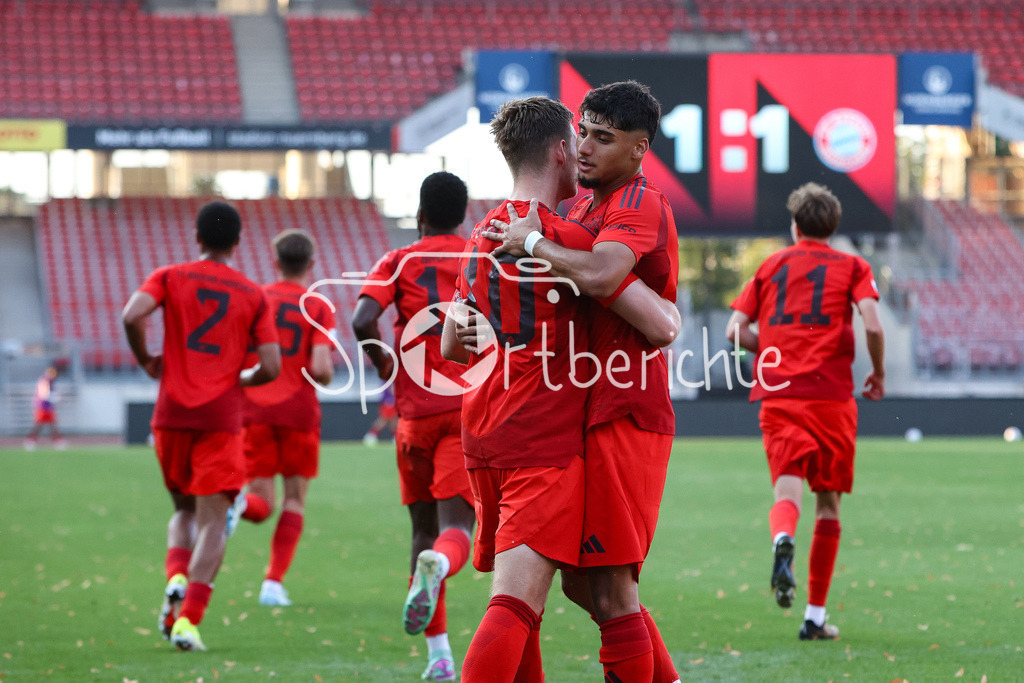 1. FC Nürnberg II - FC Bayern Amateure | Jubel nach dem Treffer zum 1-1 durch Timo Kern (FCB #10) / Treffer / Freude / Torschuezte