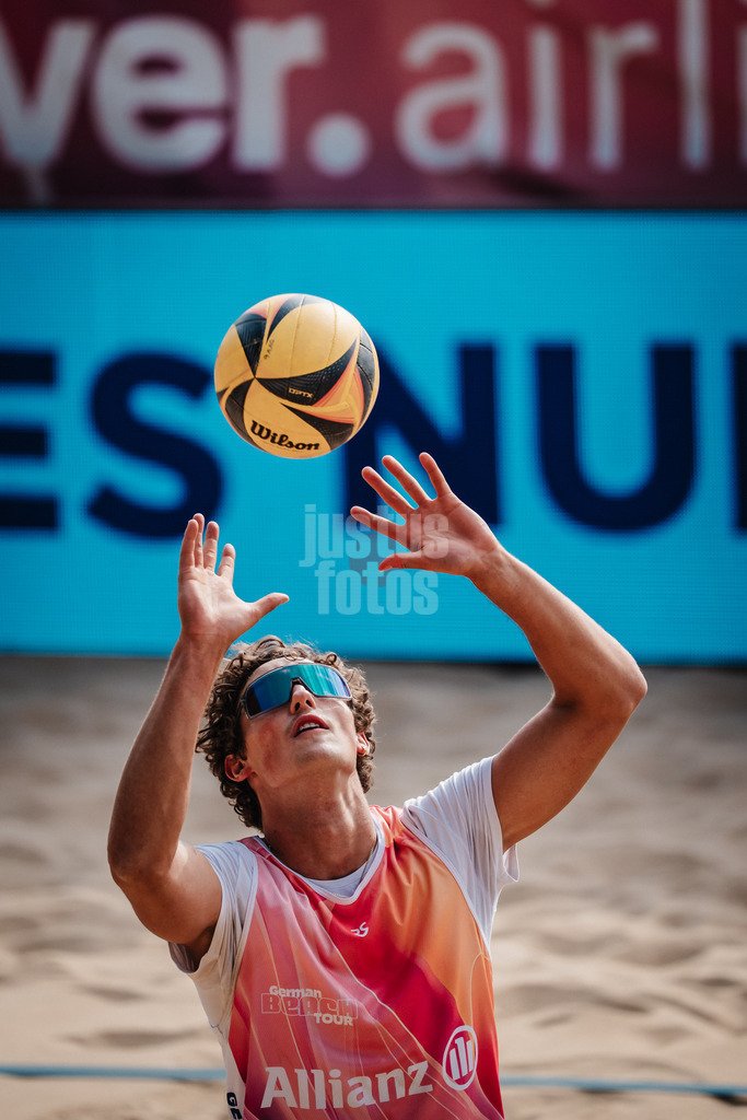 Beachvolleyball | Männer | Allianz German Beach Tour 2025 | Tourstop Düsseldorf | 17.05.2025 | Zuspiel von Hennes Nissen