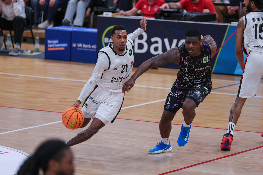 Pro A BAYER GIANTS vs Uni Baskets Münster-99 | Fotos von Basketballspielen aus dem Raum NRW fotografiert von Gero Mueller-Laschet und Daniel Schaefer - Realisiert mit Pictrs.com