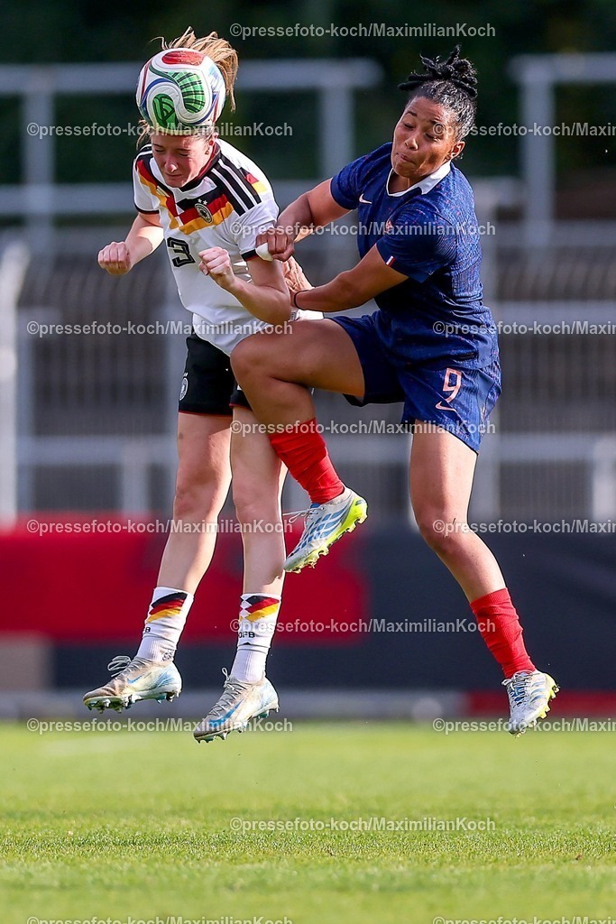 DFB16042601038 | 16.04.2026, Essen, Fußball, UEFA Womens UNDER 19 Championship qualification, Germany - France, Stadion Uhlenkrug, Saison 2025 / 2026: Lenelotte Müller (Deutschland U19 #03) im Zweikampf gegen  Celia Chabod (Frankreich U19 #09)  DFB regulations prohibit any use of photographs as image sequences and or quasi-video.