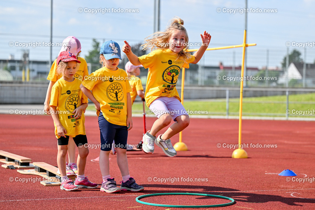 Kindergarten Olympiade 2024_ Stadion Traun_ 07.06.2024-46 | 07.06.2024, Stadion der Stadt Traun, AUT, Kindergarten Olympiade 2024, im Bild Kinder, Hindernis, Fussball, Laufen, Action
