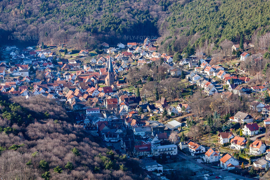Luftbild: Wald und Berglandschaft des südlichen Pfälzerwald in Dörrenbach im Bundesland Rheinland-Pfalz in Deutschland. Foto: IMG_48335.jpg vom 11.12.2011 durch Werner Riehm/FLY-FOTO.de