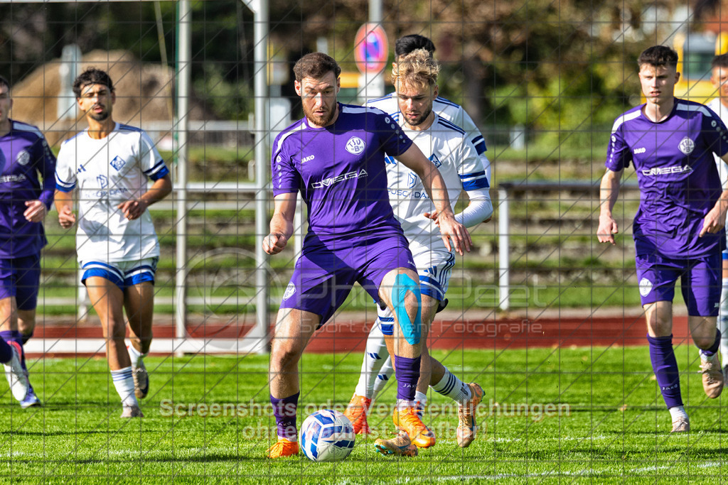 20261010_153648_0616-Bearbeitet_(c)_by_PhotoPeet | #,1.FC Eislingen (weiß) vs. TSV Bernhausen (lila), Fussball, Landesliga 2 - wfv, 11. Spieltag, Saison 2026/2027, Rasenplatz, Eichbachstation, Haldenstraße, 73054 Eislingen, 10.10.2026 - 15:30 Uhr,Foto: PhotoPeet / Sport- &amp; Eventfotografie / Peter Harich