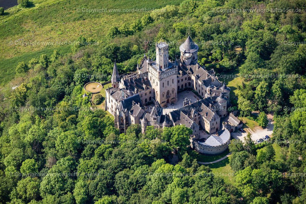Pattensen_Schloss_Marienburg_ELS_0507050623 | PATTENSEN 05.06.2023 Gebäude und Schloßpark- Anlagen des Schloss Marienburg in Pattensen im Bundesland Niedersachsen. Nur für redaktionelle Nutzung freigegeben ! // Building and Castle Park Castle Marienburg in Pattensen in the state Lower Saxony. Editorial use only ! Foto: Martin Elsen