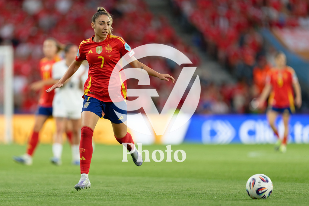Spain v Switzerland - UEFA Women's EURO 2025 Quarter-Final | BERN, SWITZERLAND - JULY 18: Olga of Spain controls the ball   during the UEFA Women's EURO 2025 Quarter-Final match between Spain v Switzerland at Stadion Wankdorf on July 18, 2025 in Bern, Switzerland. (Photo by Giuseppe Velletri/Sports Press Photo/Getty Images)
