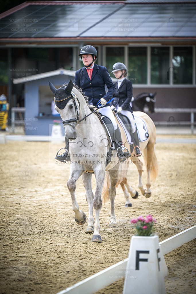 DOS_5129 | Entdecke hochwertige Reitturnierfotos von Foto Oger. Professionell, emotional und authentisch – jetzt Lieblingsmomente im Shop bestellen. - Realisiert mit Pictrs.com