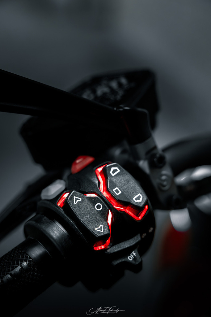 Ducati xDivael V4 | Entdecken Sie die faszinierende Welt von Alexander Tschuncky Arts: Kreative Fotografie, atemberaubende Automobilkunst und hochwertiger Bilderdruck. Lassen Sie sich inspirieren! - Realisiert mit Pictrs.com