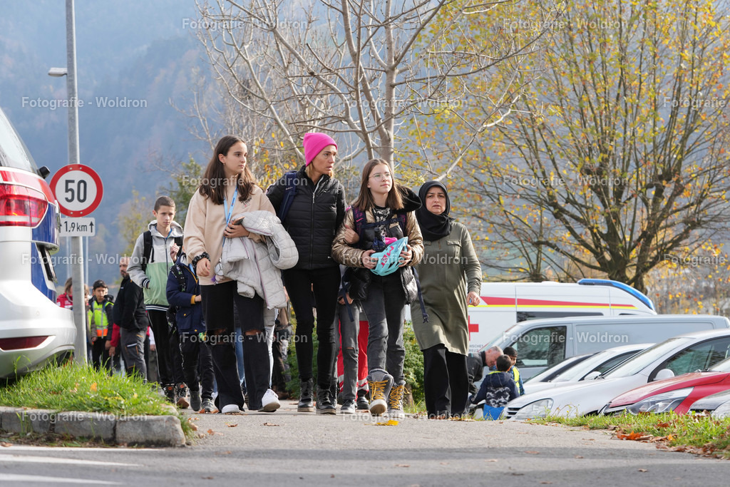 20221111 Amoklauf in Mittelschule Haselstauden | DORNBIRN, OESTERREICH - 11. NOVEMBER: Polizeieinsatz waehrend des Amoklaufs in der Mittelschule Haselstauden in Mittelschule Haselstauden on November 11, 2022 in Dornbirn, Austria.