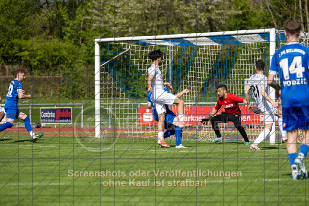 20250419_160036_0263 | #,1.FC Eislingen (blau) vs. Türksport Nürtingen (weiß), Fußball, Bezirksliga - Bezirk Neckar/Fils, 23. Spieltag, Saison 2024/2025, Rasenplatz, Eichbachstation, Haldenstraße 45, 73054 Eislingen, 19.04.2025 - 15:30 Uhr,Foto: PhotoPeet-Sportfotografie/Peter Harich