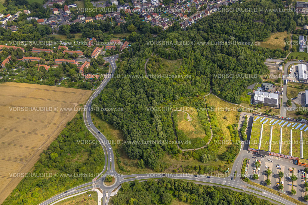 Hamm250700450Heessen | Luftbild, Panoramahalde mit Gedenkkreuz und Windsegelhalde, Sachsenring, Stadtbezirk Heessen, Hamm, Ruhrgebiet, Nordrhein-Westfalen, Deutschland
