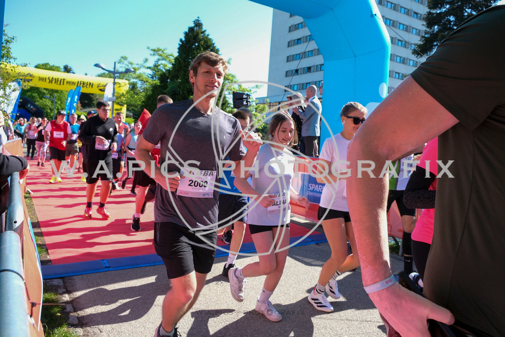 ..... | LINZ,AUSTRIA,27.April 24, Int. 3 Brückenlauf Linz  , Image shows: Photo: WAPICS / Michael ring