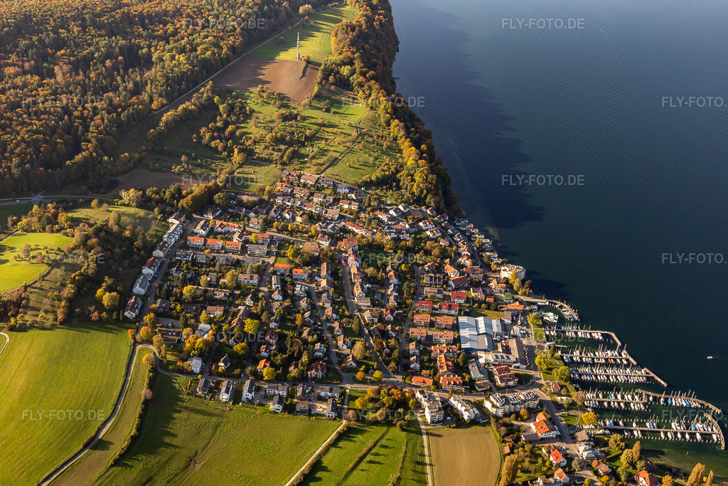 Luftbild: Marina - Hafenbereich am Ufer des Bodensee mit Bodenseewerft Wallhausen Sigmund Nissenbaum oHG und Martina Tauchschule Banholzer in Wallhausen im Ortsteil Wallhausen in Konstanz im Bundesland Baden-Württemberg in Deutschland.Foto: IMG_119396.jpg vom 14.10.2019 durch Werner Riehm/FLY-FOTO.deAuflösung des Originals: 5472 x 3648 px