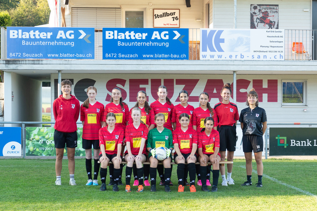 2023_2024_Teamfoto_D-Girls | fc-seuzi-teamfotos - Realisiert mit Pictrs.com