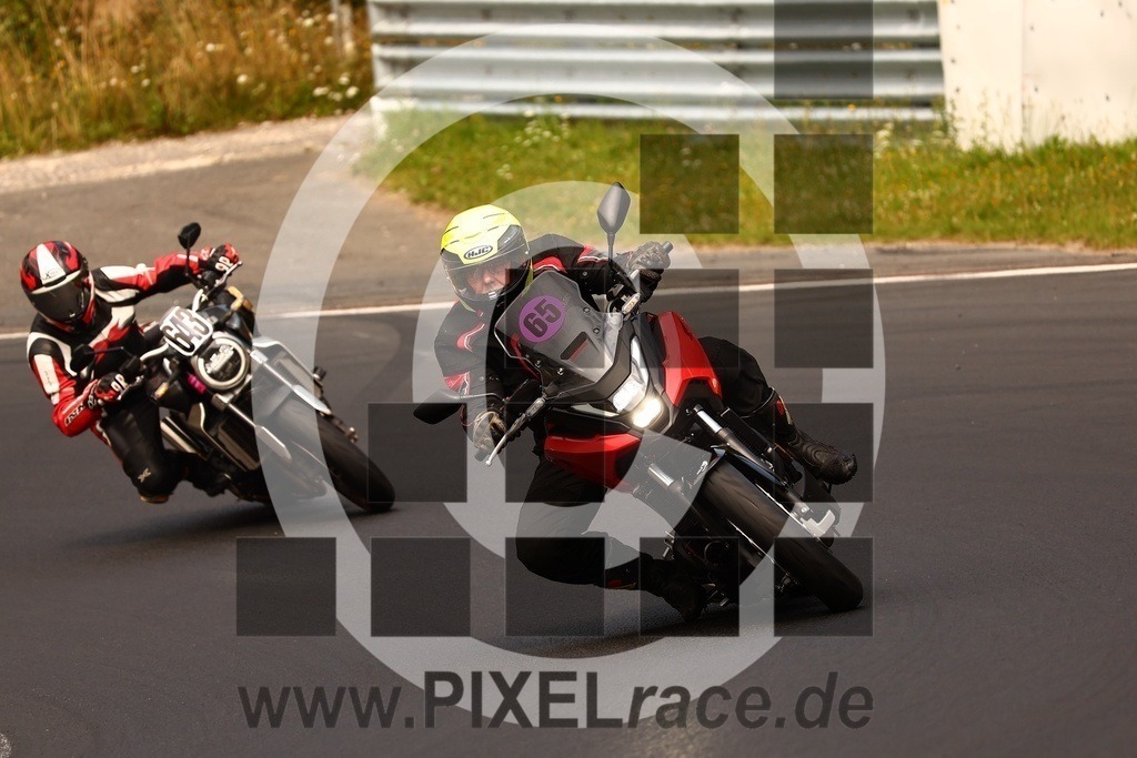 inst65-20250814_04122 | Schöne Erinnerungen an spannende Momente - das festzuhalten ist unser Job. PIXELrace.de ist seit 2003 auf den Rennstrecken Europas unterwegs um die Action draußen beim Fahren und die wunderbare Stimmung imm Fahrerlager für euch einzufangen.