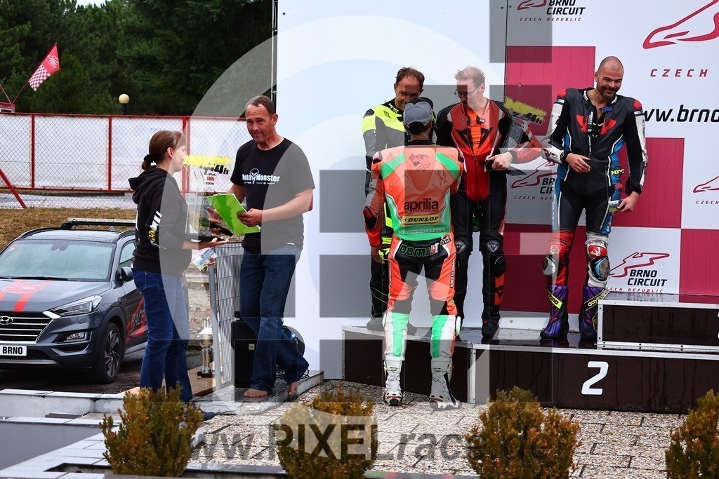 social-20250830_08426 | Schöne Erinnerungen an spannende Momente - das festzuhalten ist unser Job. PIXELrace.de ist seit 2003 auf den Rennstrecken Europas unterwegs um die Action draußen beim Fahren und die wunderbare Stimmung imm Fahrerlager für euch einzufangen.