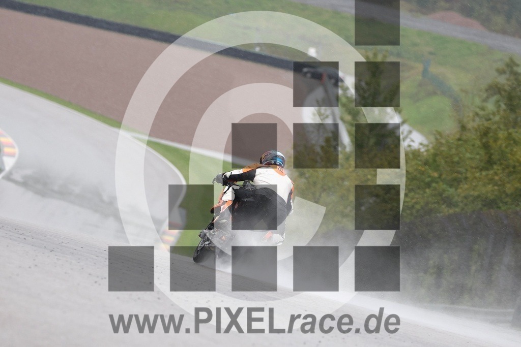 0009-20240924_12136 | Schöne Erinnerungen an spannende Momente - das festzuhalten ist unser Job. PIXELrace.de ist seit 2003 auf den Rennstrecken Europas unterwegs um die Action draußen beim Fahren und die wunderbare Stimmung imm Fahrerlager für euch einzufangen.