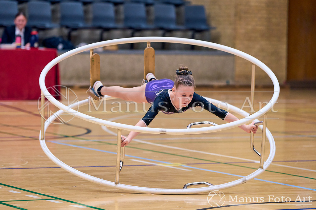2024-11-09-2-D-DSC01956 | Professionelle Sportfotografie in Hamburg, Schleswig-Holstein und Niedersachsen – spezialisiert auf Rhönrad, Geräteturnen, Leistungsturnen und rhythmische Sportgymnastik. Bundesweite Begleitung von Rhönrad-Events. Jetzt Sport-Fotos - Realisiert mit Pictrs.com