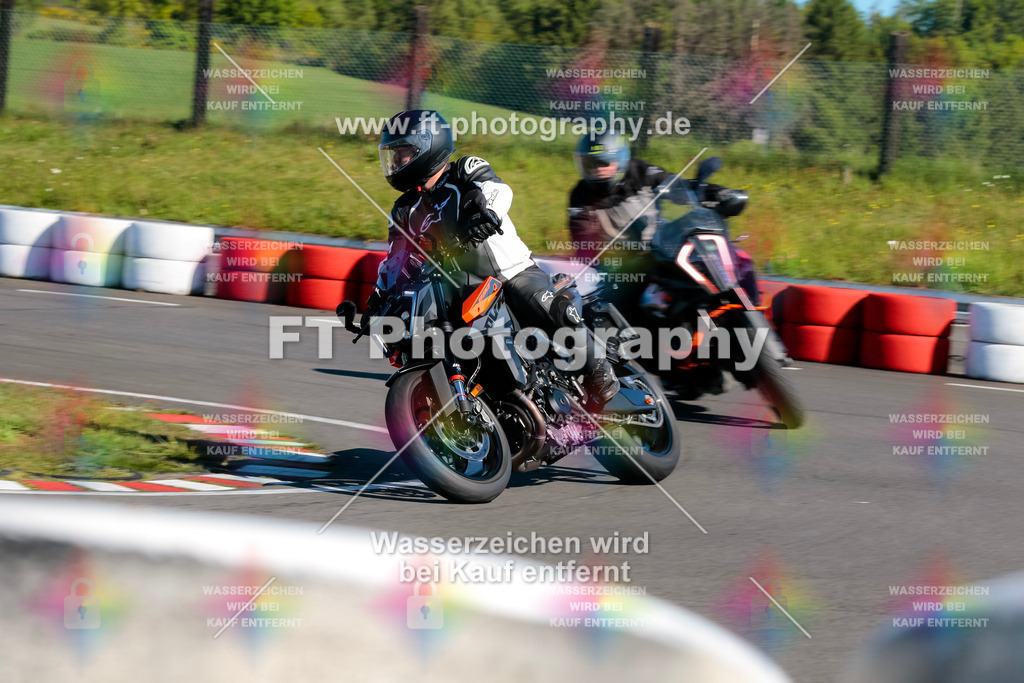 Moto-TeamOBK-21445 | Hier findet Ihr Bilder von Touristenfahrten auf der Nürburgring Nordschleife oder von anderen Veranstaltungen die ich besucht habe. Viel Spass beim Durch Schauen 