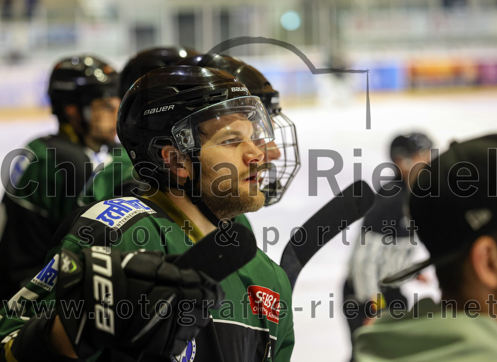 2023-03-03_098_TSV_Erding_gegen_ESC_Kempten | Erding, Deutschland, 03.03.2023:
Eishockey, Bayernliga Playoffs 2022 / 2023, Viertelfinale, TSV Erding gegen ESC Kempten, Endergebnis: 9:3

Elias Maier (Erding Gladiators, #15)

Foto: Christian Riedel / fotografie-riedel.net