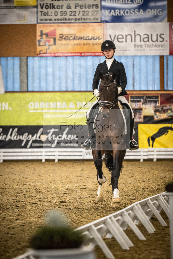 DOS_1293 | Entdecke hochwertige Reitturnierfotos von Foto Oger. Professionell, emotional und authentisch – jetzt Lieblingsmomente im Shop bestellen.Deutschlandweite Turnierfotografie. - Realisiert mit Pictrs.com