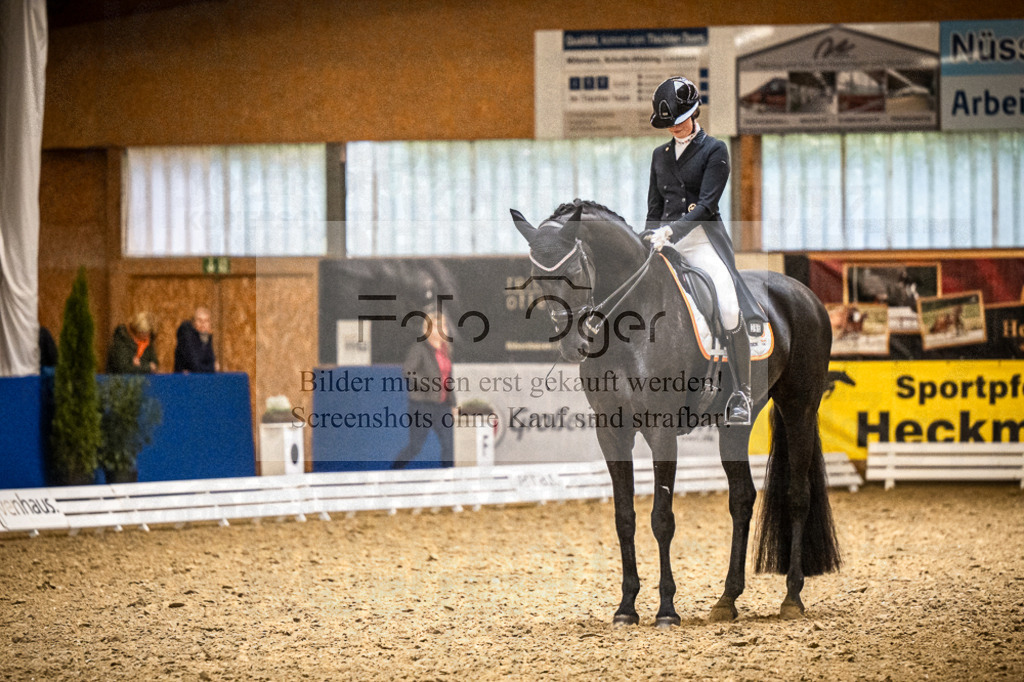 DOS_2525 | Entdecke hochwertige Reitturnierfotos von Foto Oger. Professionell, emotional und authentisch – jetzt Lieblingsmomente im Shop bestellen.Deutschlandweite Turnierfotografie. - Realisiert mit Pictrs.com