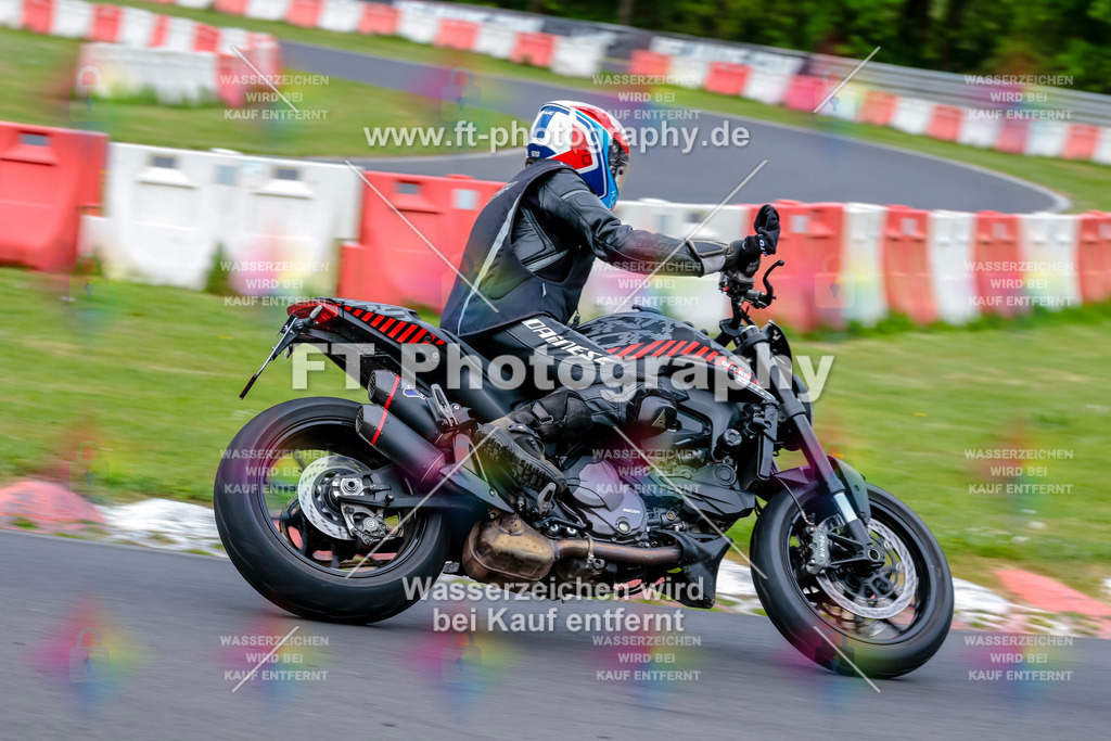 MotoTeamVBK-20301 | Hier findet Ihr Bilder von Touristenfahrten auf der Nürburgring Nordschleife oder von anderen Veranstaltungen die ich besucht habe. Viel Spass beim Durch Schauen 