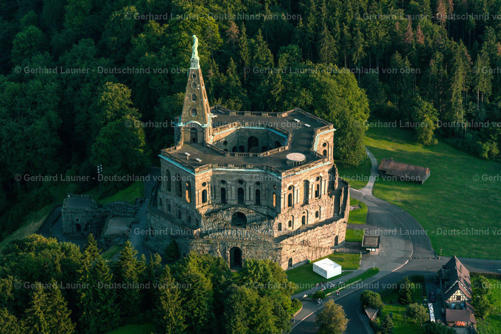 7000770 | Das Herkules-Monument ist eines der ältesten Bauwerke im Bergpark Wilhelmshöhe, Wahrzeichen der Stadt Kassel