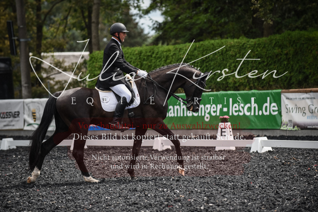 DSC_4946 | Pferde- und Turnierfotografie in Westsachsen. Pferdeportraits, Auftragszeichnungen und intuitive Kunst.