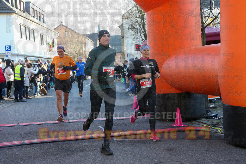 241201_1229_EX1_2358 | Sportfotografie im Rhein-Sieg Kreis, Köln, Bonn, NRW, Rheinland Pfalz, Hessen, etc. Unser Tätigkeitsfeld umfasst den Laufsport vom Volkslauf über den Marathon, Duathlon, Triathon bis zum Ultralauf wie Kölnpfad Ultra oder Schindertrail.