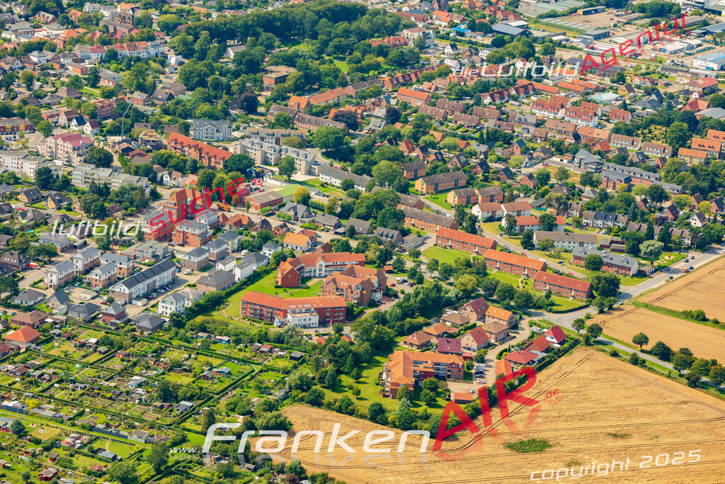 Burg auf Fehmarn Bild- Das Luftbild wurde 2025 vom UL-Flugzeug heraus erstellt ( keine Drohne bzw. Drohnenaufnahme ) - Hochauflösende Luftaufnahme -Nicht vergleichbar mit Google Maps oder Satelittenbilder- Die Geschenkidee !Mit Lizenz und Bildrechte bestellbar - CC