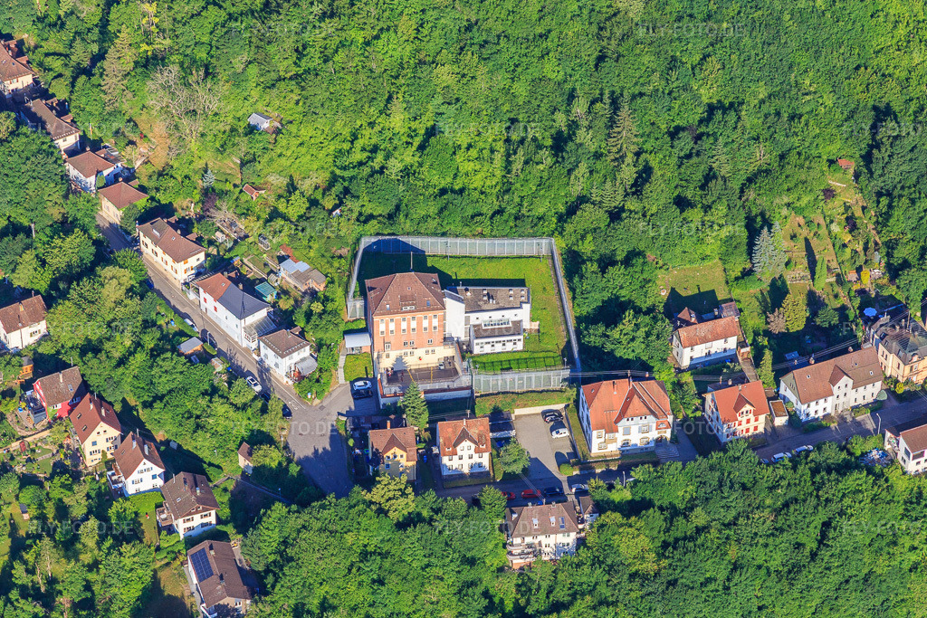 Luftbild: Justizvollzugsanstalt Rottweil - Außenstelle Oberndorf in Oberndorf am Neckar im Bundesland Baden-Württemberg in Deutschland. Foto: IMG_148924.jpg vom 28.06.2025 durch Werner Riehm/FLY-FOTO.deWWW.JVA-ROTTWEIL.DE